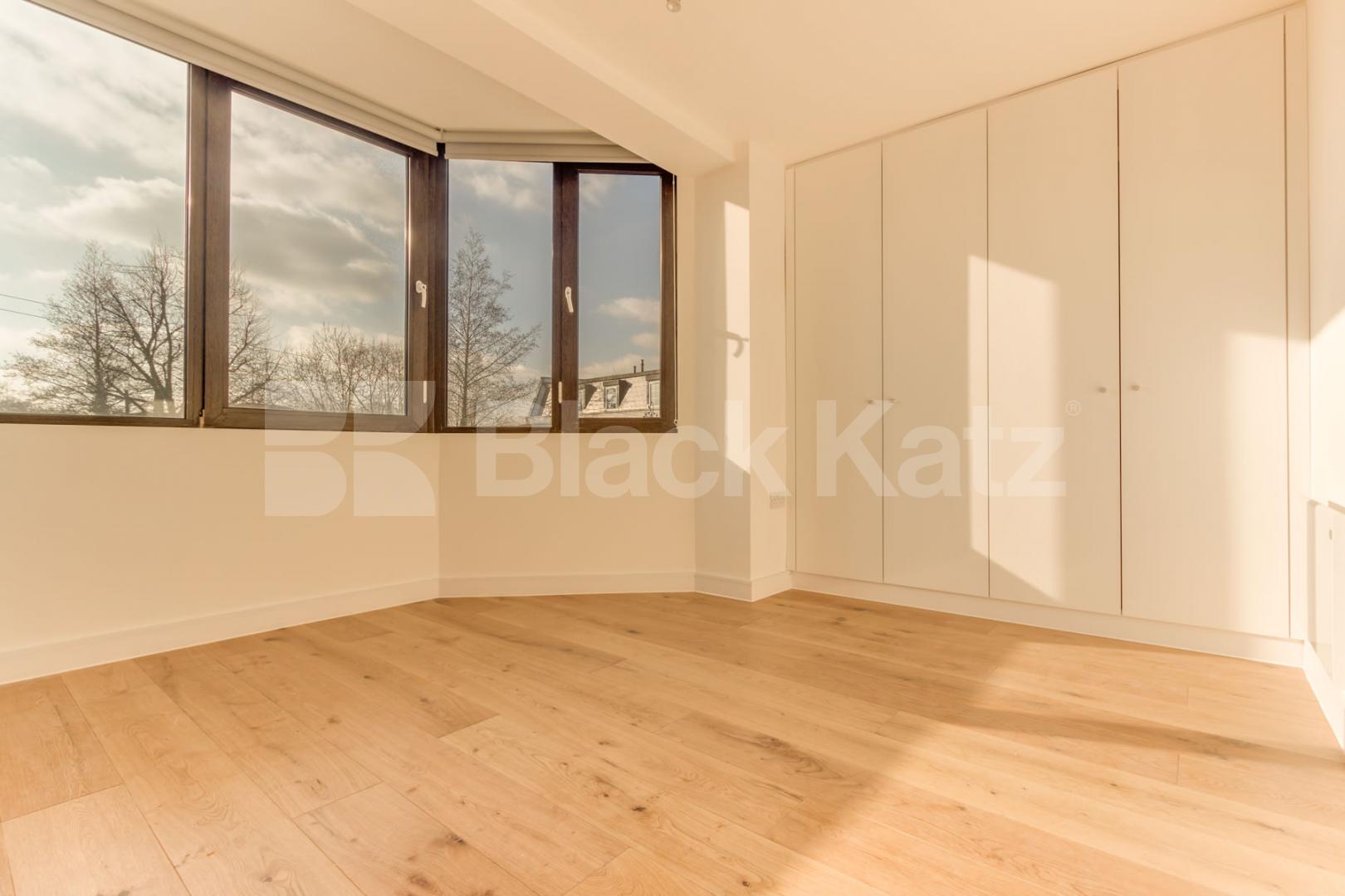 			PRICE REDUCTION, 2 Bedroom, 1 bath, 1 reception Apartment			 Pembroke, Muswell Hill